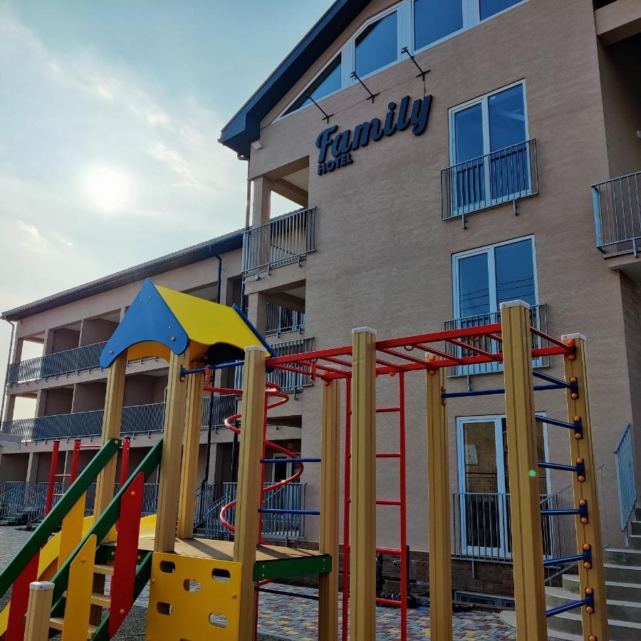 Family Hotel Грибовка Екстериор снимка