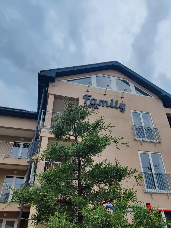 Family Hotel Грибовка Екстериор снимка